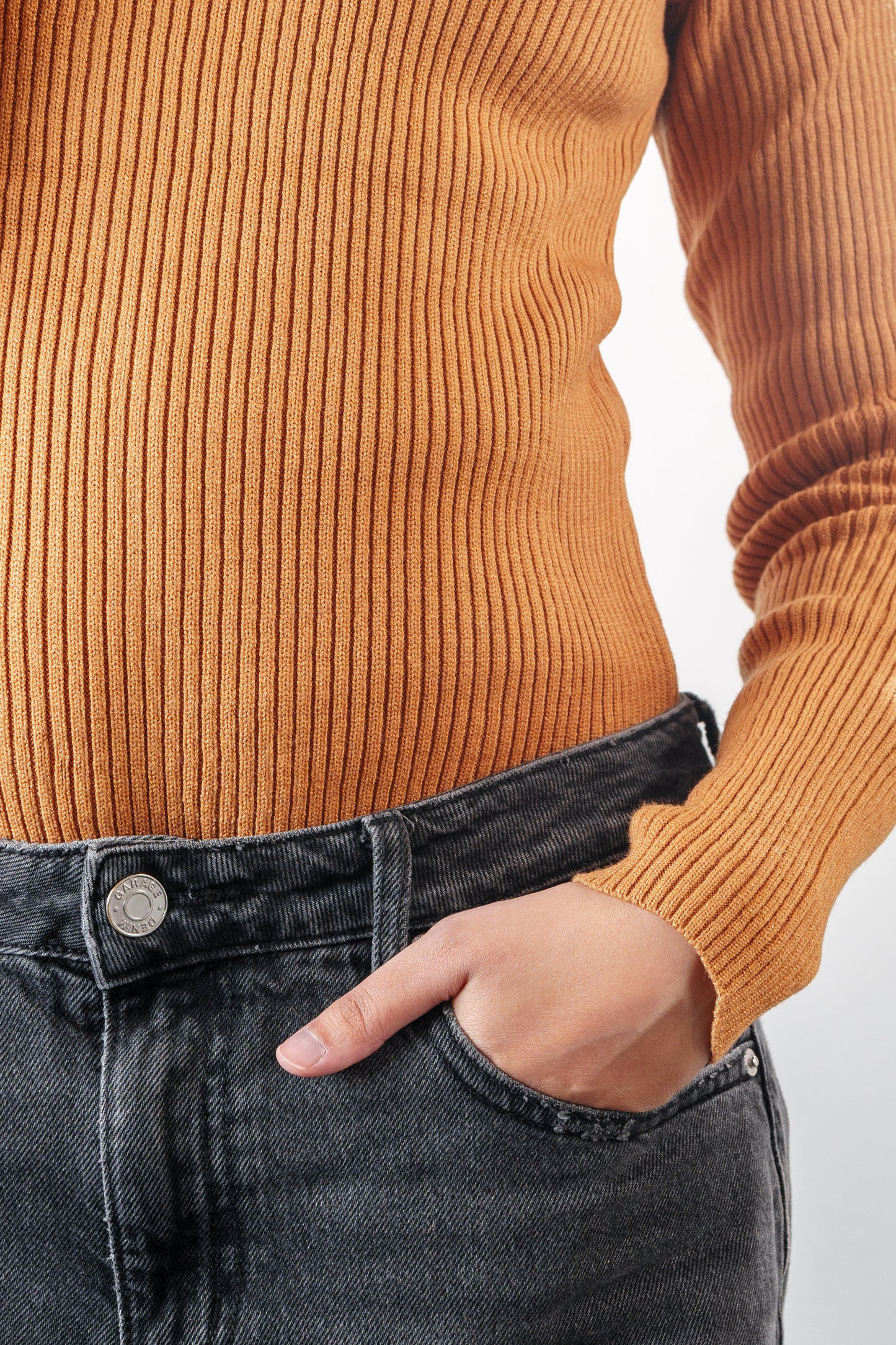 Pull uni à col roulé