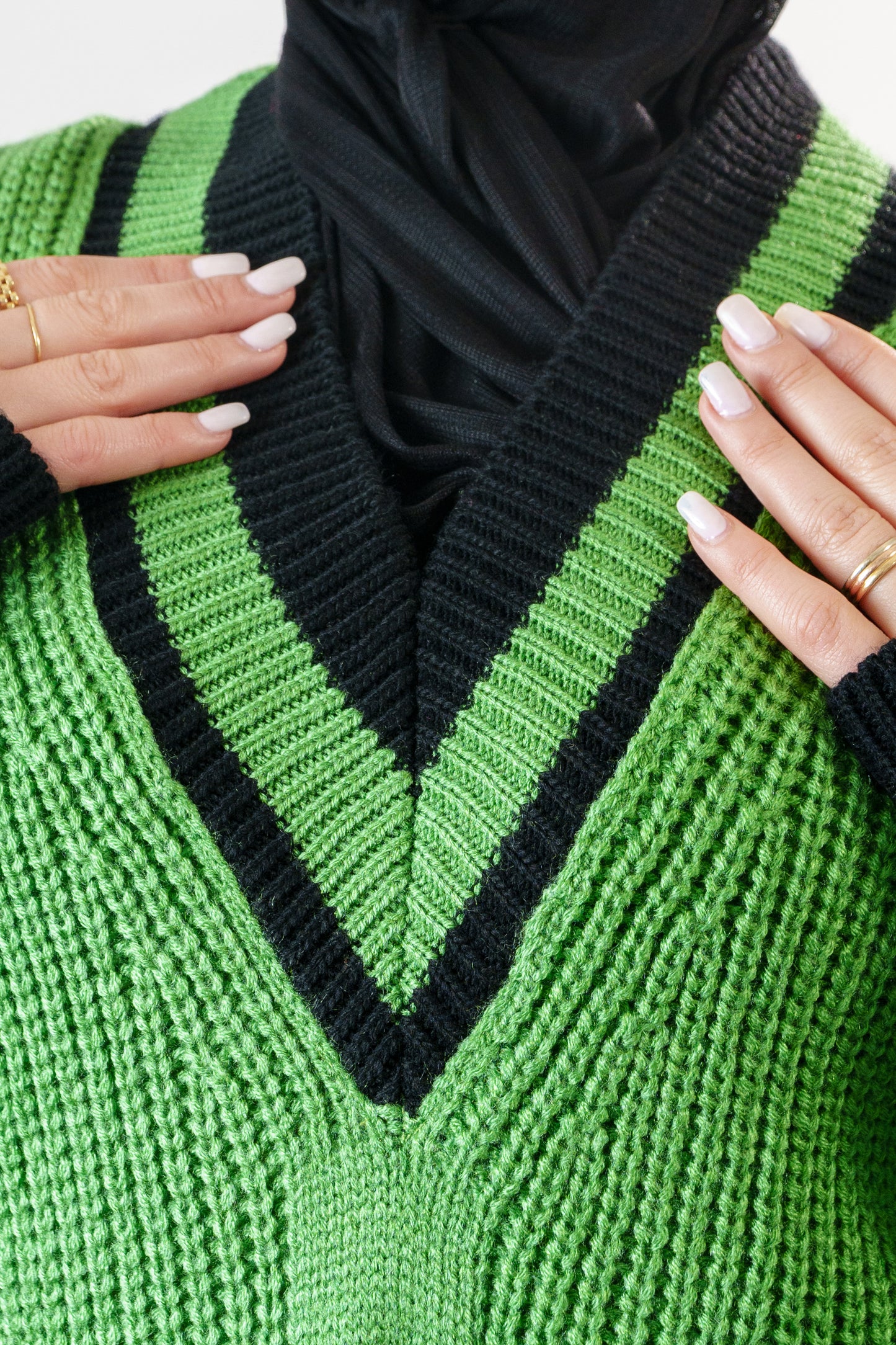 Women's Oversized Knit Cardigan with Contrast Stripes