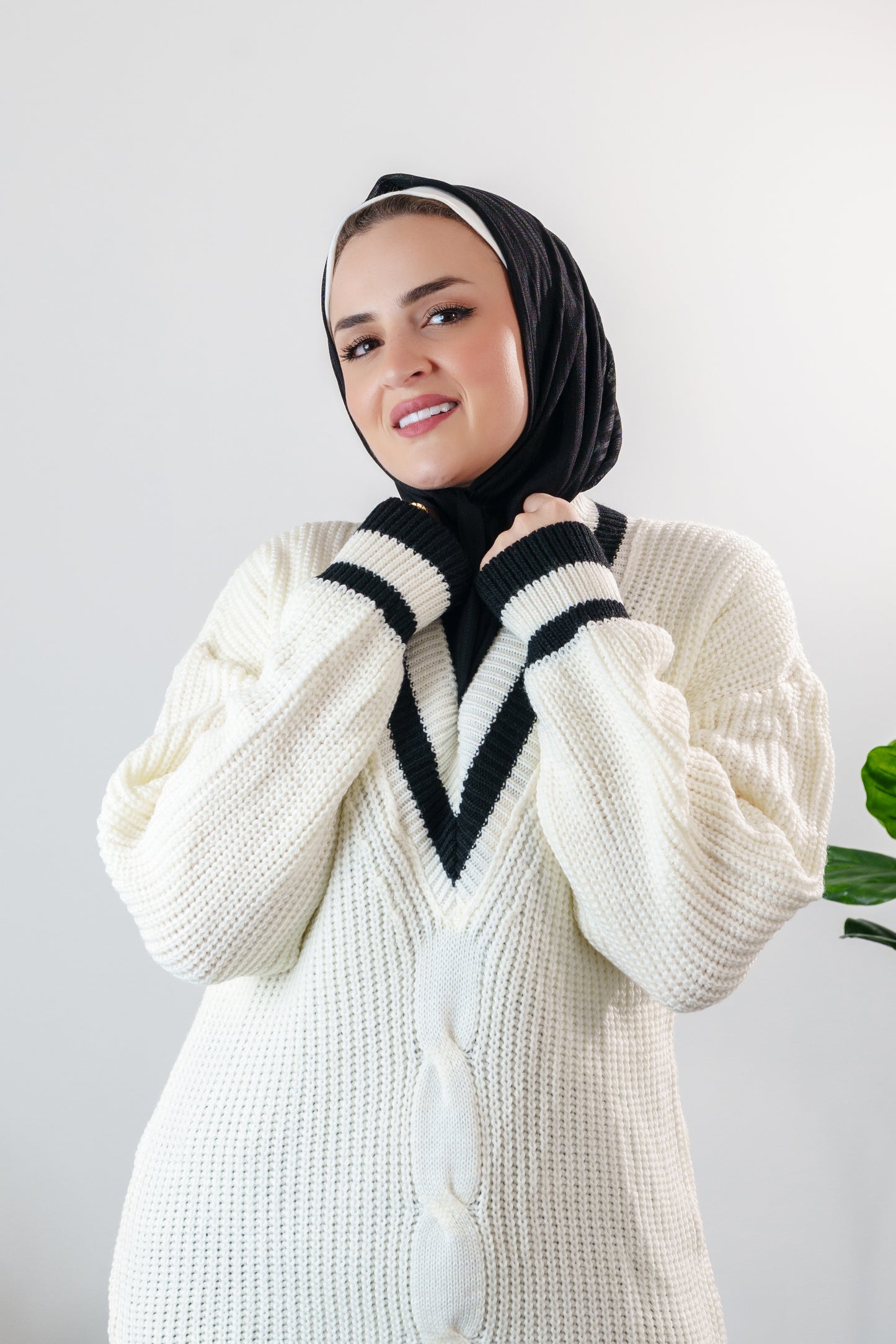 Women's Oversized Knit Cardigan with Contrast Stripes