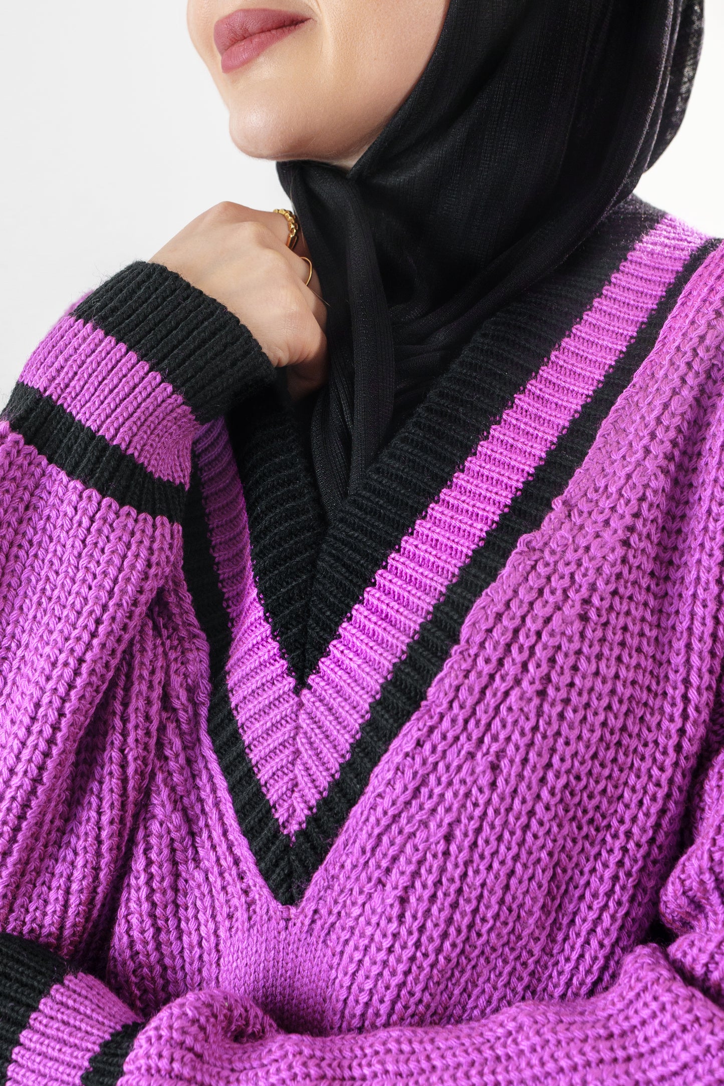 Women's Oversized Knit Cardigan with Contrast Stripes