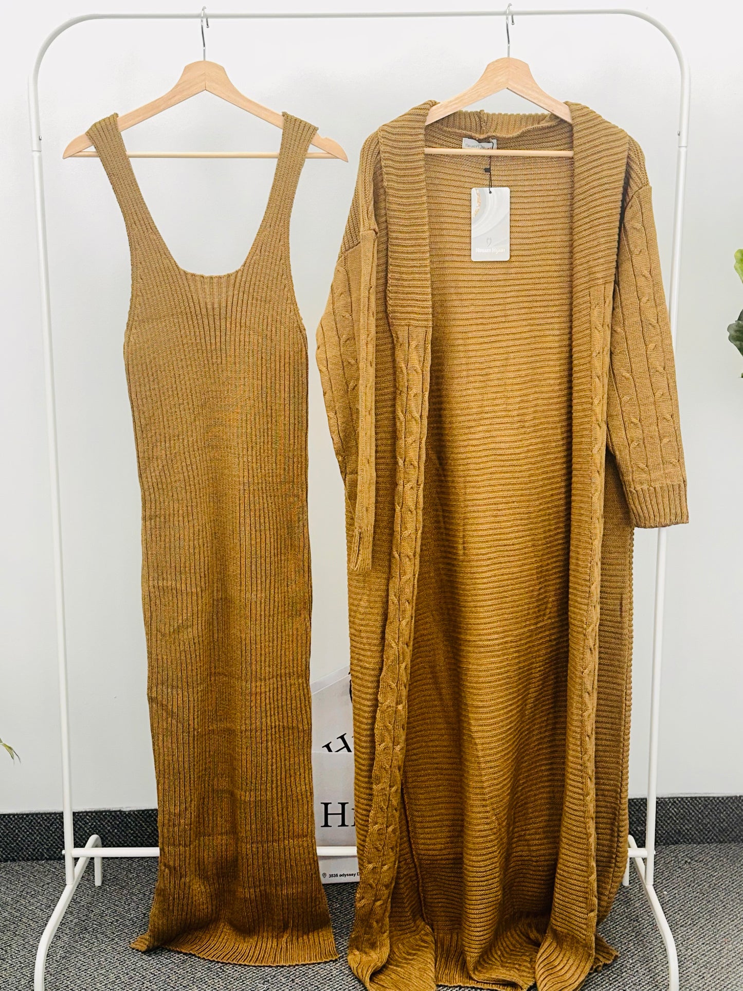 Set 00162 knitwear long jacket + cut dress