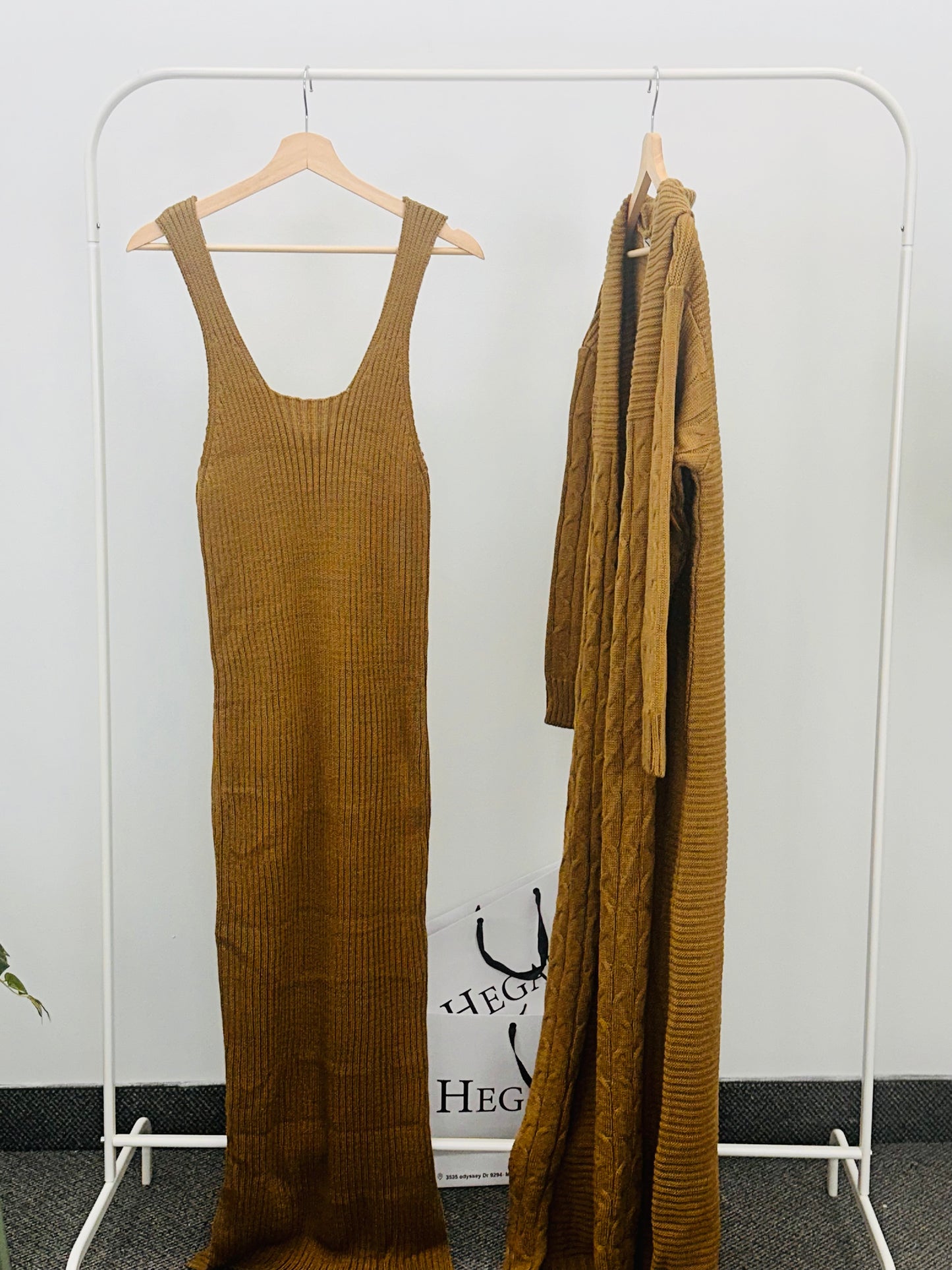 Set 00162 knitwear long jacket + cut dress