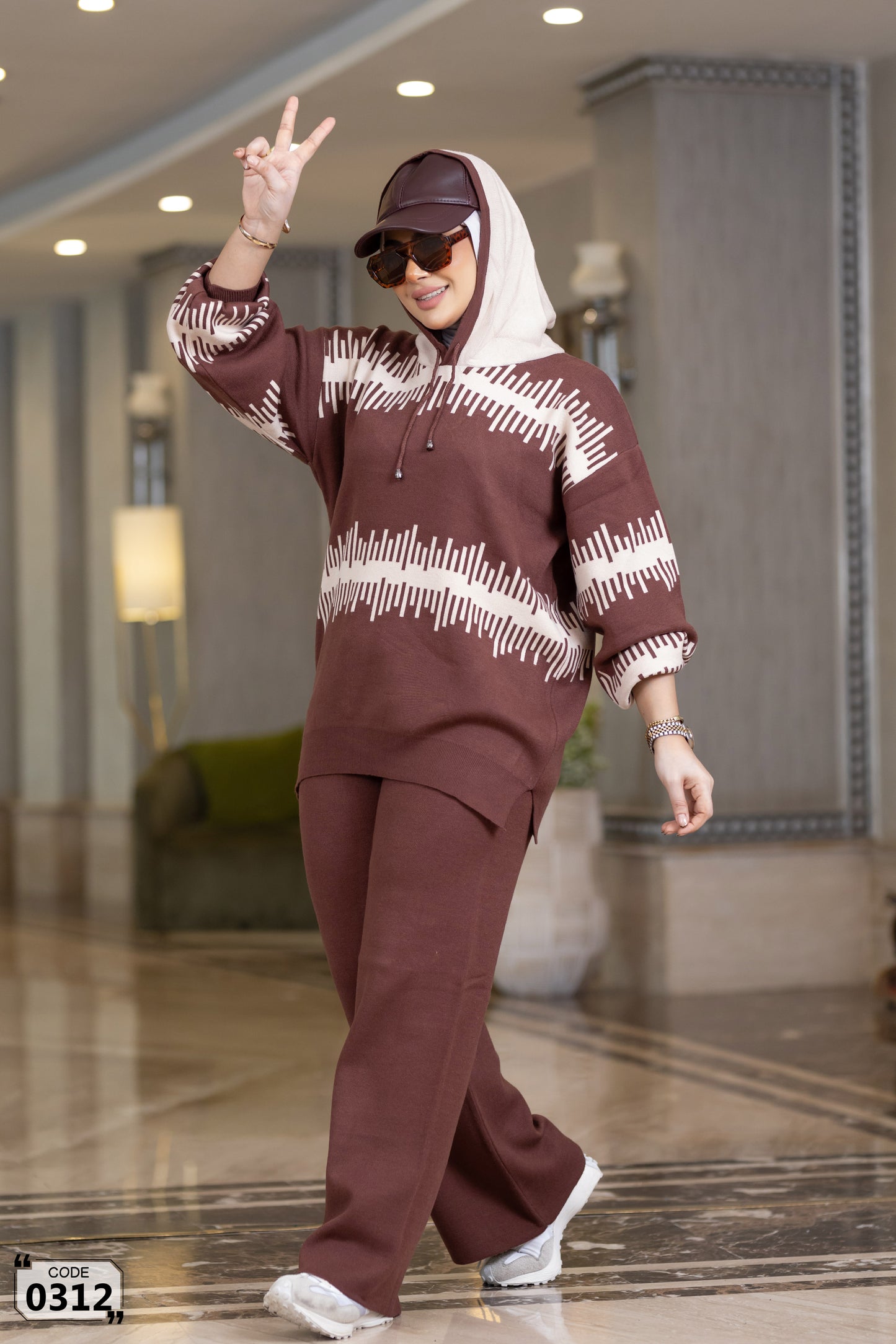 Solid colored sets with pattern