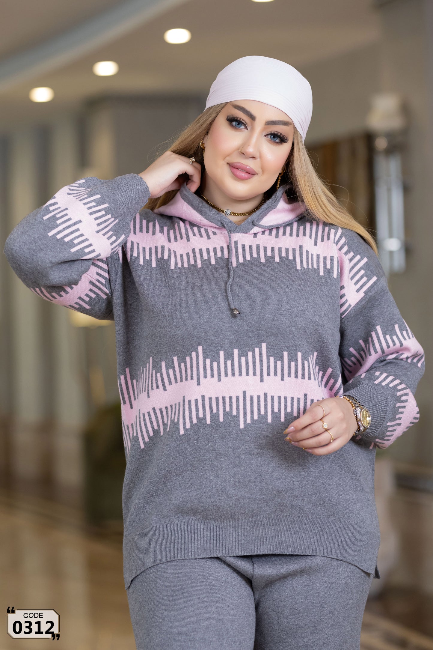 Solid colored sets with pattern