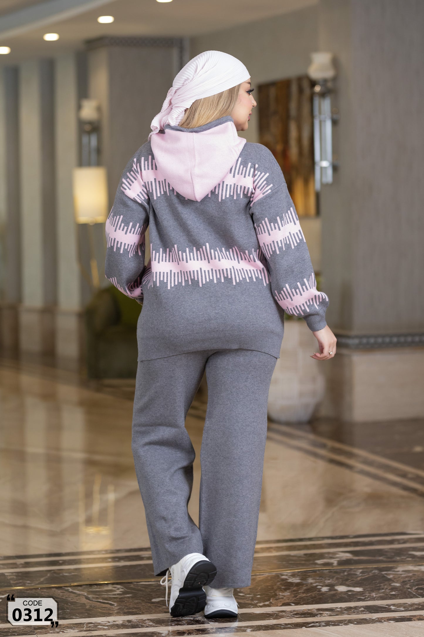 Solid colored sets with pattern